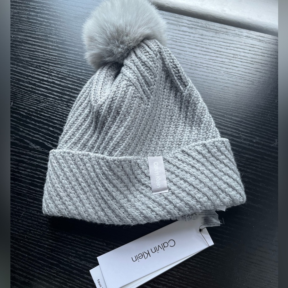 NWT Calvin Klein Grey Knit Pom-Pom Beanie